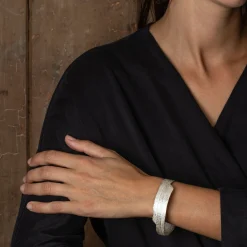 Rock Ribbon Bangle Silver